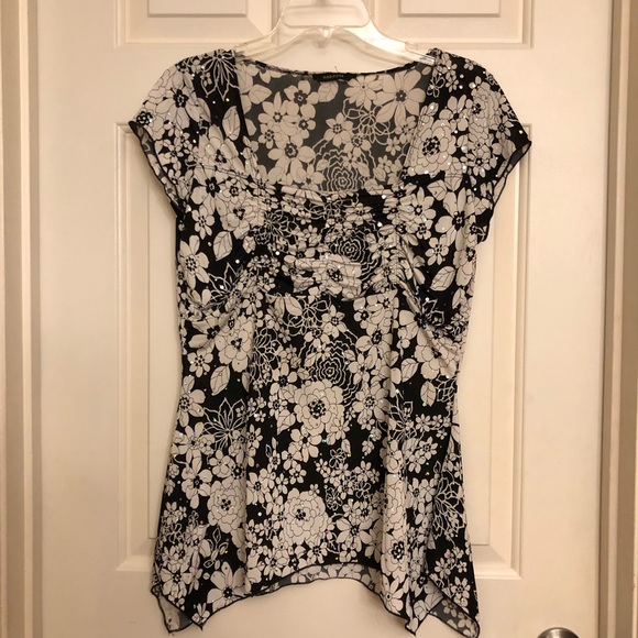 Short sleeve top with sparkly flat sequences - Picture 1 of 3
